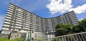 和泉市上代町、マンションの外観画像です