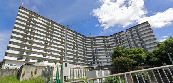 和泉市上代町、マンションの外観画像です
