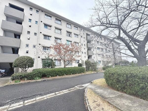 和泉市鶴山台、マンションの外観画像です