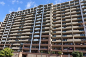 和泉市室堂町、マンションの外観画像です