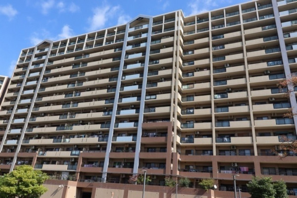 和泉市室堂町、マンションの外観画像です