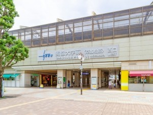 草加市八幡町、マンションの駅画像です