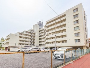 草加市栄町、マンションの外観画像です