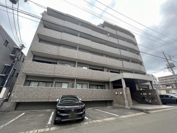 仙台市泉区泉中央、マンションの外観画像です