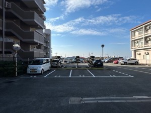 東大阪市東石切町、マンションの駐車場画像です