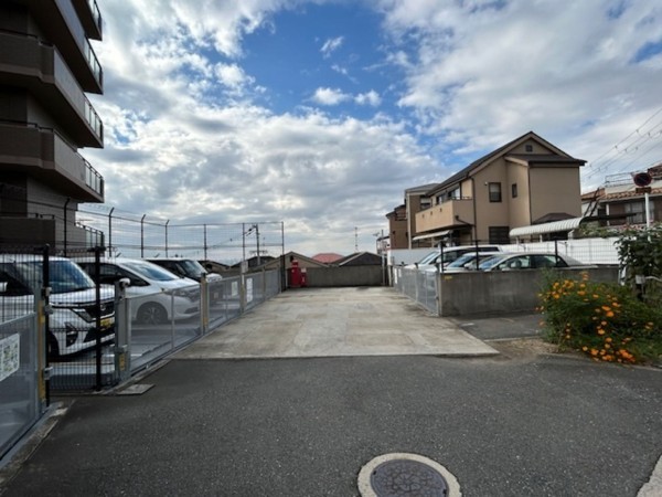 東大阪市東石切町、マンションの駐車場画像です