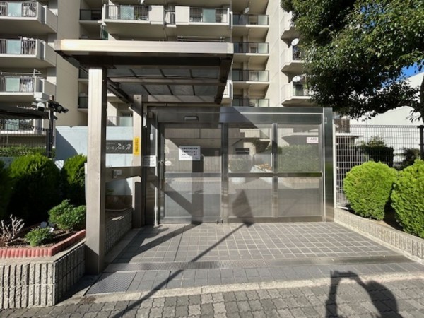 東大阪市日下町、マンションのエントランス画像です