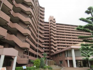 東大阪市西石切町、マンションの外観画像です