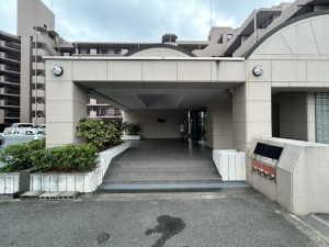 東大阪市上石切町、マンションの外観画像です