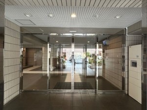 東大阪市上石切町、マンションのエントランス画像です