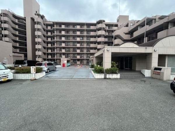 東大阪市上石切町、マンションの前面道路を含む現地写真画像です