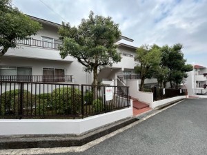 東大阪市上石切町、マンションの外観画像です