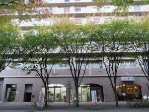 東大阪市西石切町、マンションの外観画像です