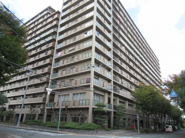 東大阪市西石切町、マンションの外観画像です