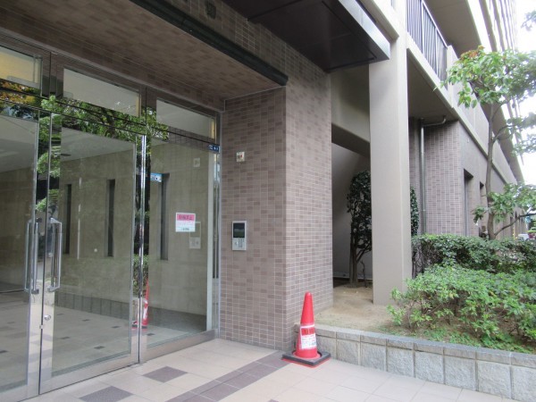 東大阪市西石切町、マンションのエントランス画像です