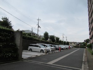 東大阪市西石切町、マンションの駐車場画像です