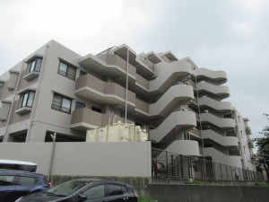 東大阪市西石切町、収益物件/マンションの外観画像です