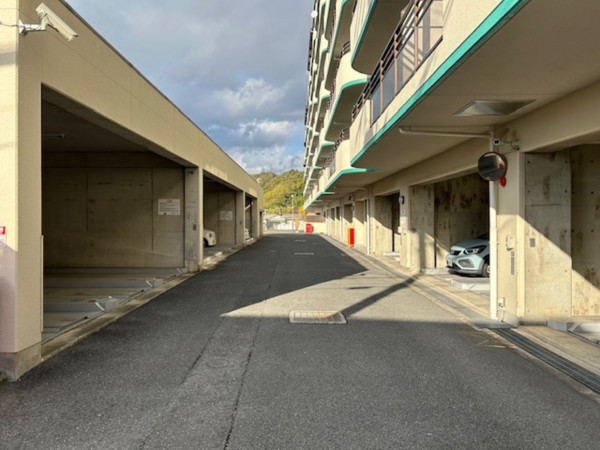 東大阪市日下町、収益物件/住宅の駐車場画像です