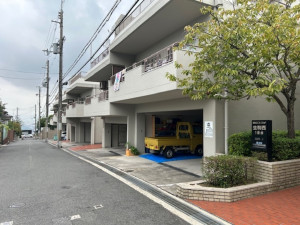 東大阪市上石切町、マンションの前面道路を含む現地写真画像です