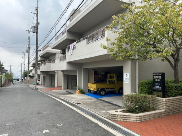 東大阪市上石切町、マンションの前面道路を含む現地写真画像です