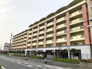 大津市萱野浦、マンションの画像です