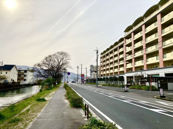 大津市萱野浦、マンションの画像です