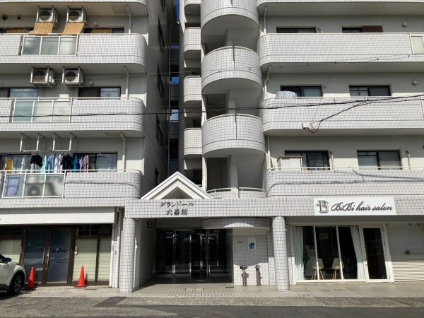 大津市一里山、マンションの画像です