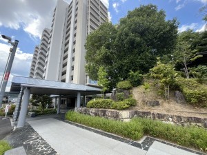 大津市瀬田、マンションの外観画像です