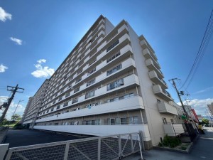 草津市西大路町、マンションの外観画像です