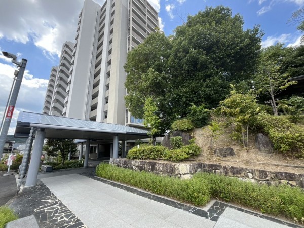 大津市瀬田、マンションの外観画像です