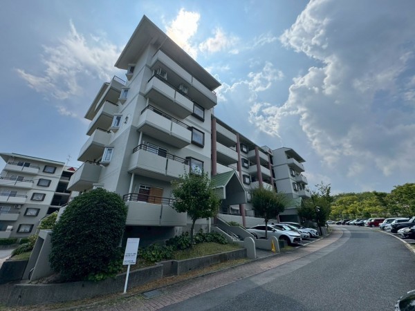 大津市仰木の里、マンションの画像です