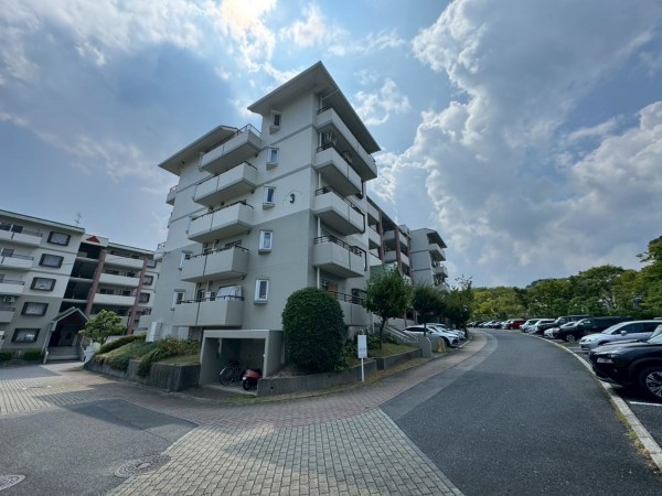 大津市仰木の里、マンションの画像です