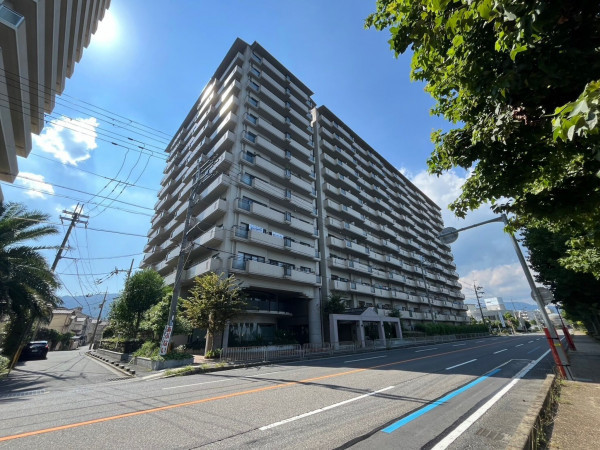 大津市中庄、マンションの外観画像です