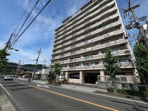 大津市螢谷、マンションの画像です