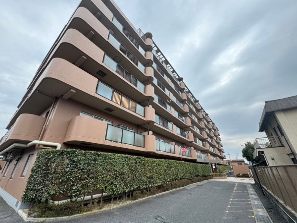 大津市真野、マンションの外観画像です