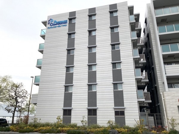 大津市萱野浦、マンションの画像です