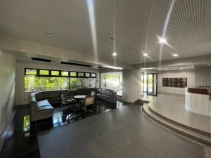 大津市秋葉台、マンションのエントランス画像です