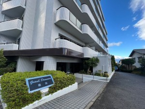 大津市秋葉台、マンションの外観画像です