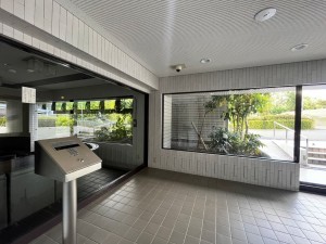 大津市秋葉台、マンションのエントランス画像です