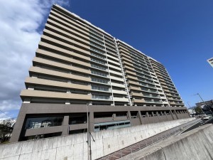 草津市野路、マンションの画像です