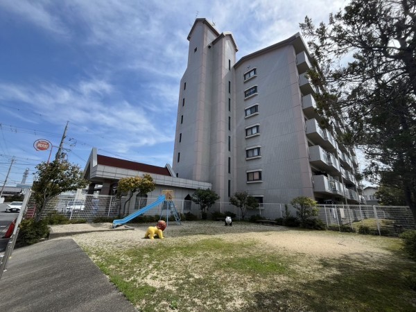 草津市青地町、マンションの画像です