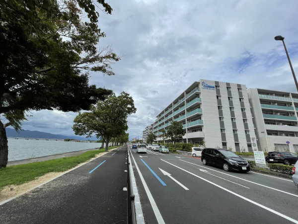 大津市萱野浦、マンションの画像です