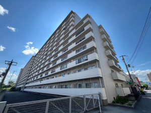 草津市西大路町、マンションの外観画像です
