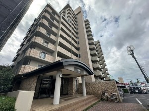 一宮市八幡、マンションの外観画像です