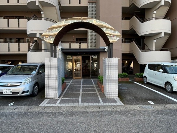 一宮市浅井町江森、マンションの画像です