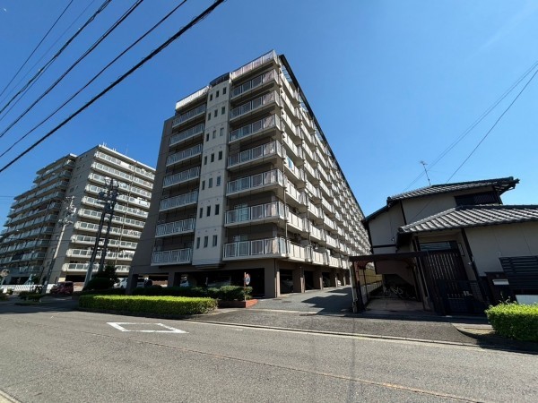 一宮市浅井町江森、マンションの外観画像です