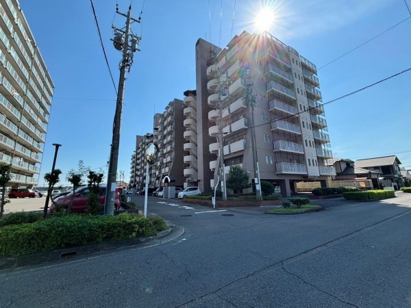 一宮市浅井町江森、マンションの画像です