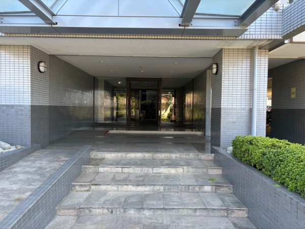 一宮市浅井町江森、マンションの画像です