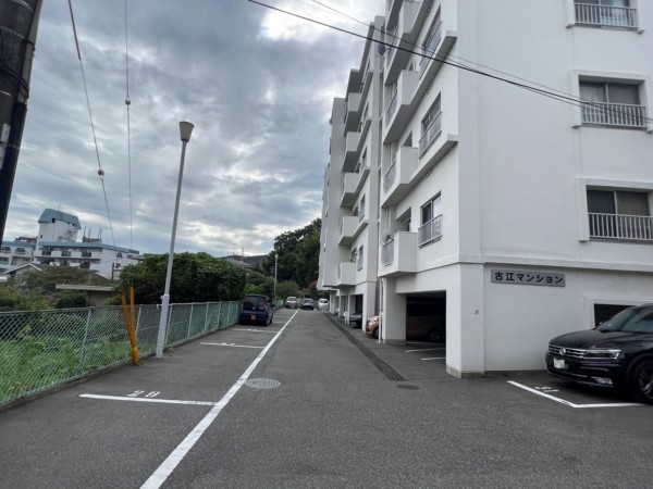 広島市西区古江上、マンションの駐車場画像です
