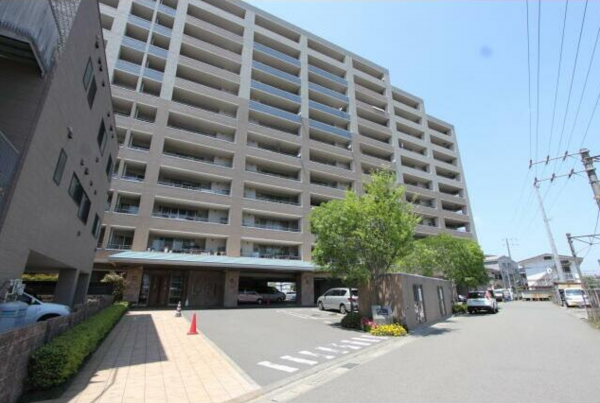 鹿児島市上荒田町、マンションの外観画像です